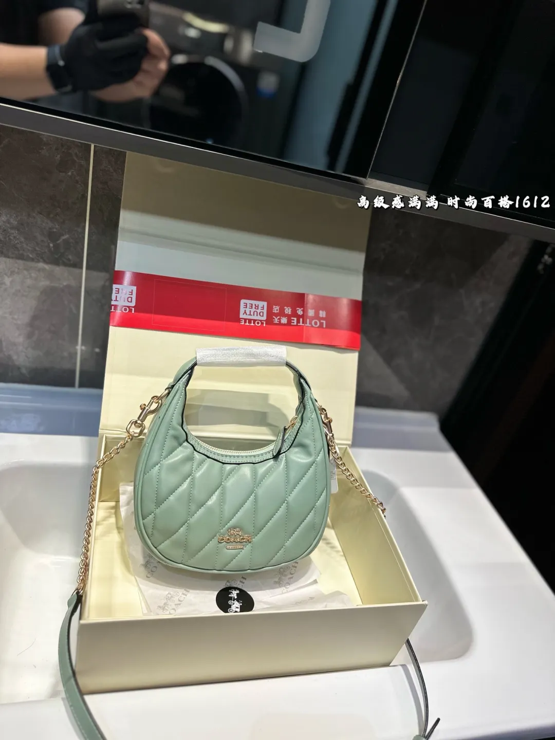 ❤️p155(礼盒包装)❤️ COACH蔻驰carmen腋下包 可以手提,配长肩带可以斜挎 经典也不容易过时 尺寸20×12