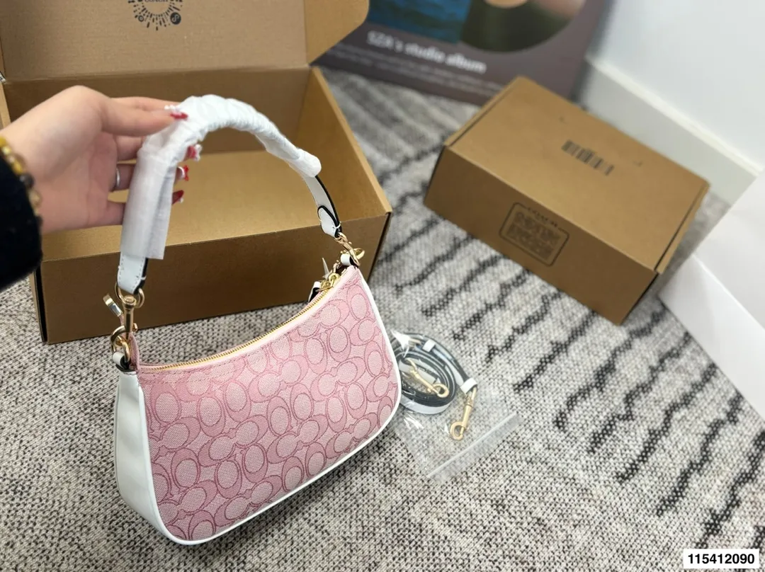 p120 礼盒包装🎁 COACH蔻驰 奥莱24新KLEO月牙豌豆单肩腋下包Coach🍉新款 蔻驰原单麻将包 ykk原单五金搭配精致面料 做工完美百搭神器 尺寸：24.13