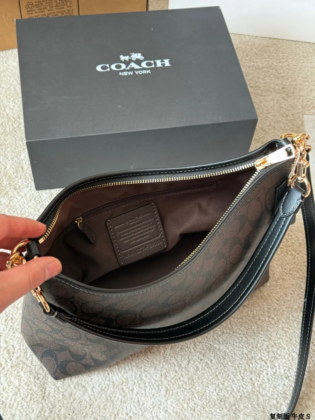 升级版 牛皮 p195 COACH 新品!Laurel 流浪包 蔻驰经典的月亮包,比腋下包容量要大一点 尺寸25cm