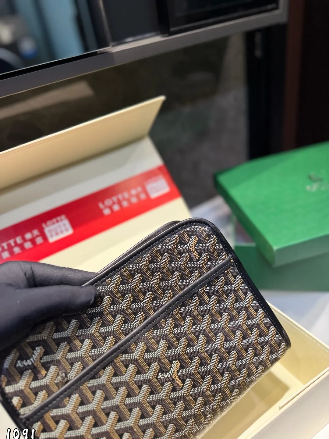 ❤️P125(礼盒包装)❤️ 戈雅 GOYARD 手包男生女生🉑️用!上身效果绝绝子~日常非常好搭配哦~男生女生都可以入手!尺寸:25 19