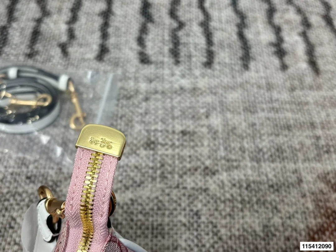 p120 礼盒包装🎁 COACH蔻驰 奥莱24新KLEO月牙豌豆单肩腋下包Coach🍉新款 蔻驰原单麻将包 ykk原单五金搭配精致面料 做工完美百搭神器 尺寸：24.13