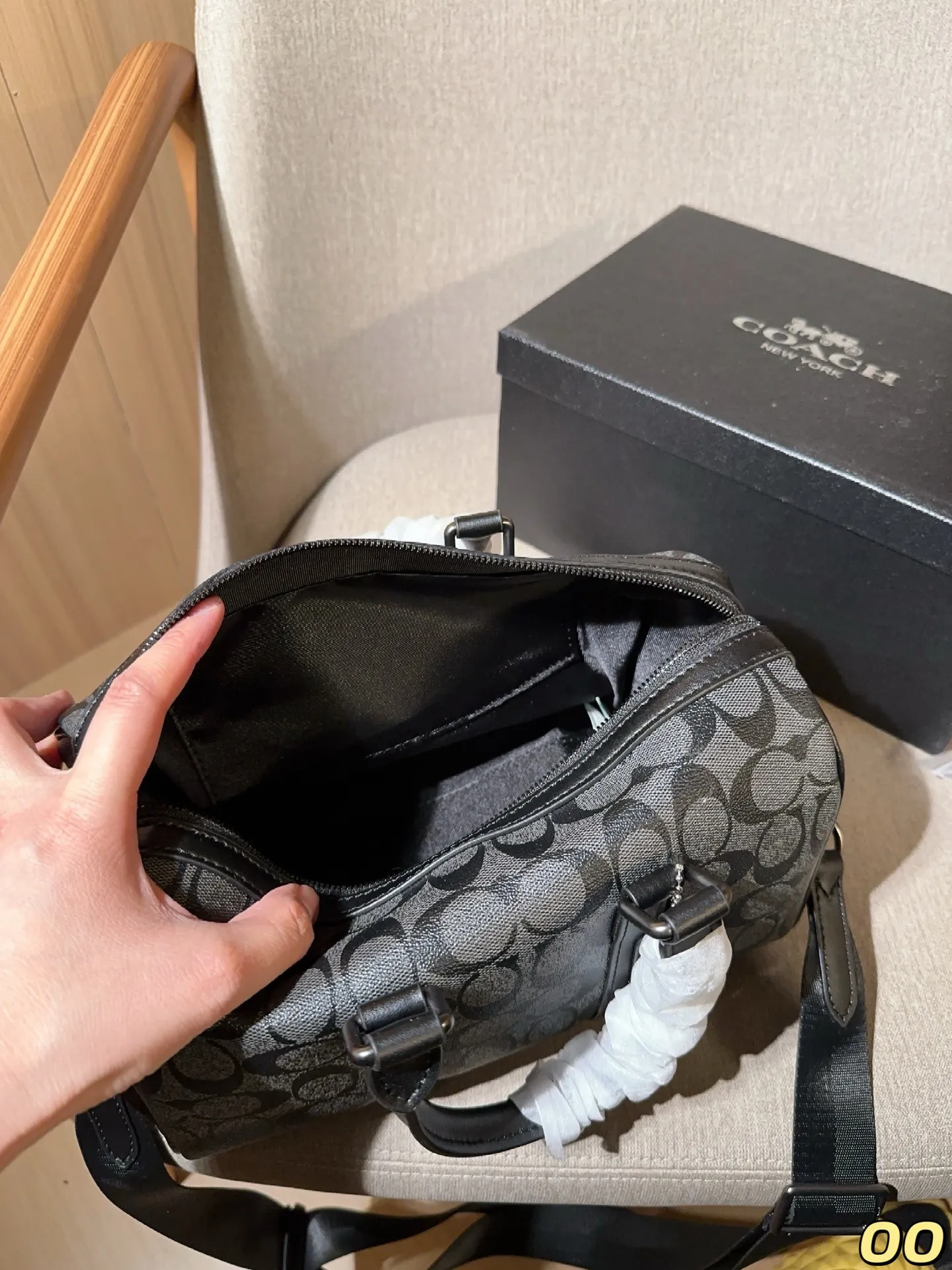 💰165 COACH 蔻驰 Gotham24 系列 手提斜挎包 Duffle波士顿圆桶包 单肩斜挎包 经典Logo搭配原厂工艺材质 采用精湛镶嵌细工,实物拍摄 尺寸28×19×15 礼盒包装🎁