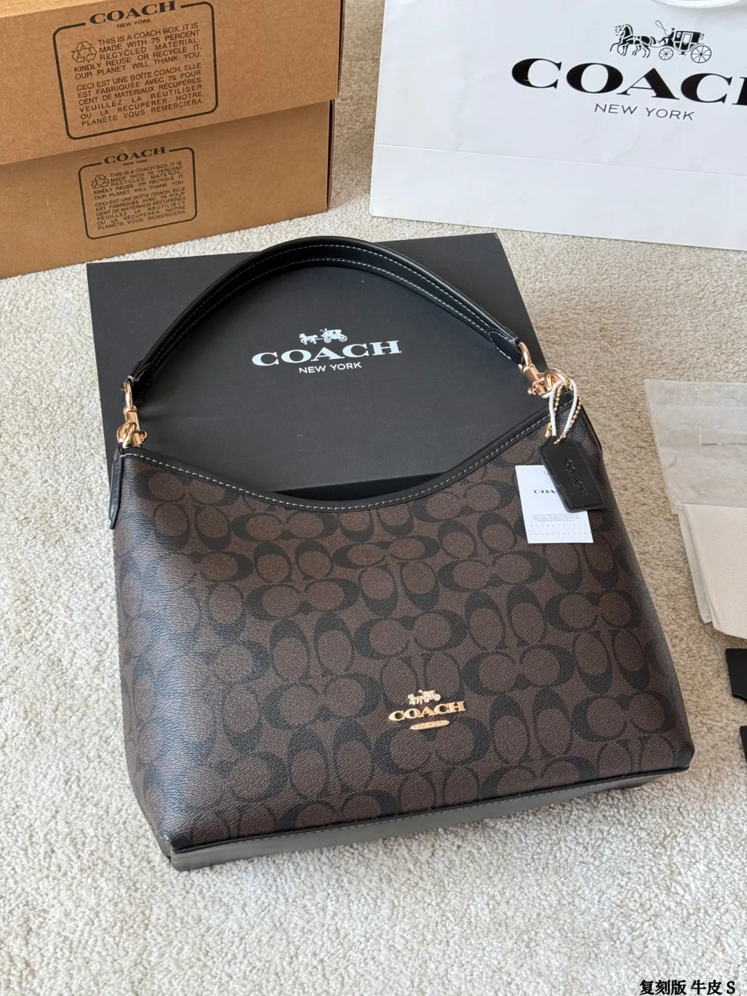 升级版 牛皮 p195 COACH 新品！Laurel 流浪包 蔻驰经典的月亮包，比腋下包容量要大一点 尺寸25cm