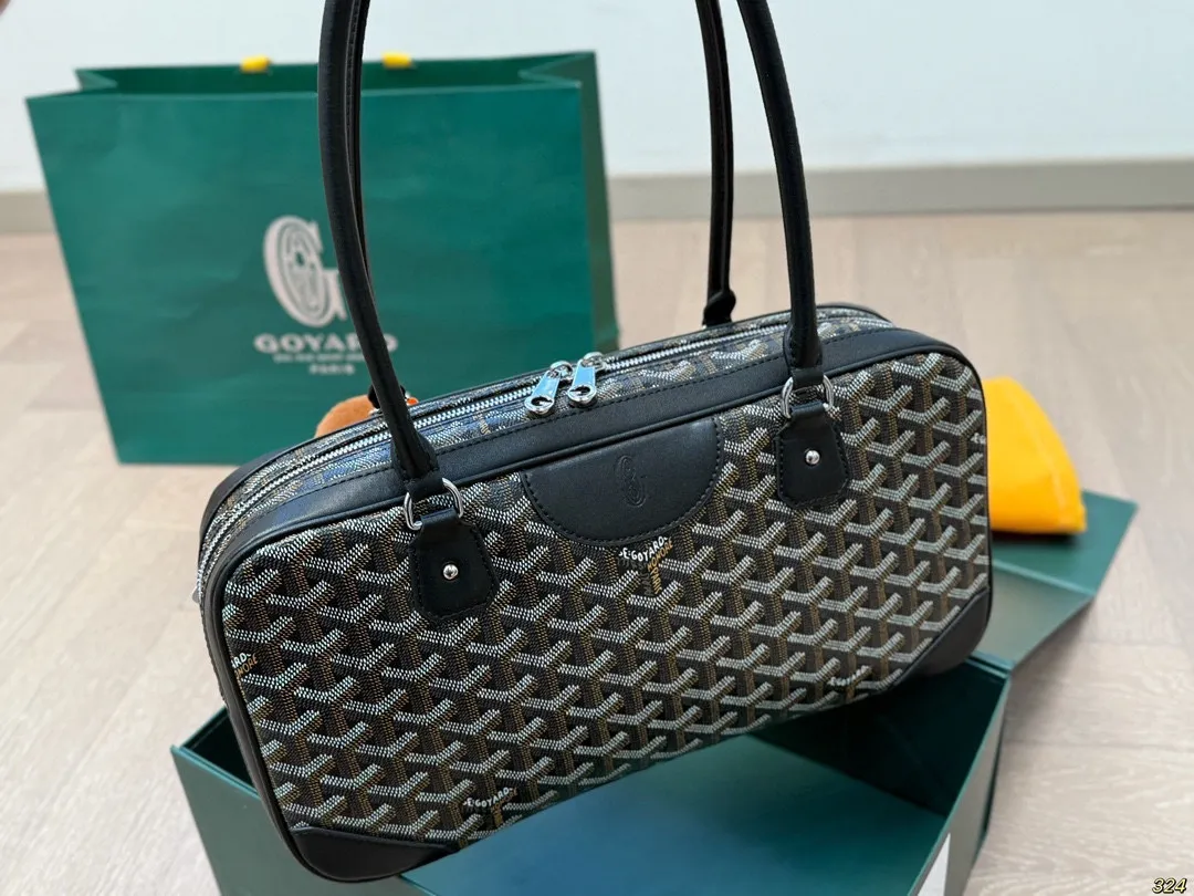 &yen;180折叠盒 Goyard 戈雅新款腋下包 保龄球包轻奢百搭，时髦百搭✔️ 容量超大☑️ 超级实用～ 谁用谁爱的戈雅通勤潮酷两不误‼️ 尺寸34 17