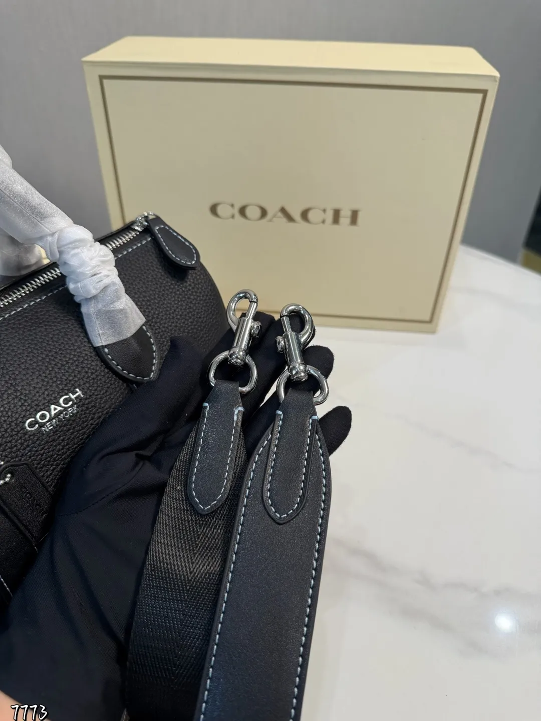 ❤️p160❤️ coach蔻驰枕头包手提包 经典设计 时尚百搭可手提 可斜挎 上身绝美 尺寸25.15cm