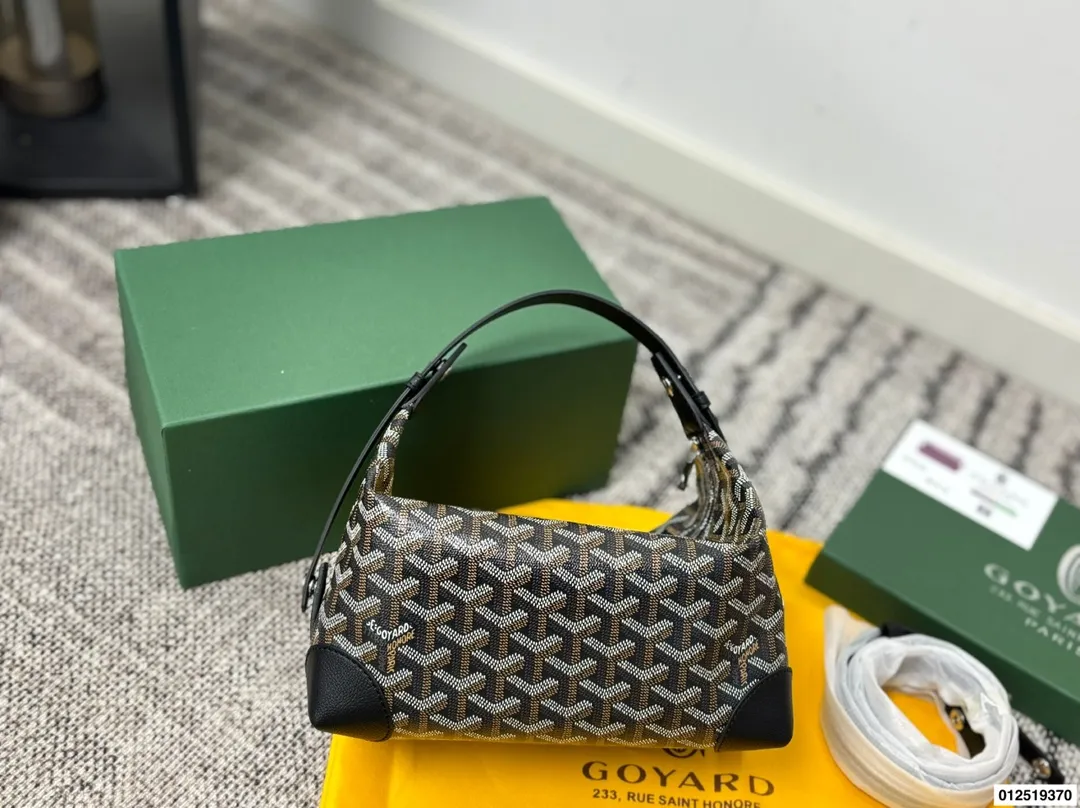 P150 配礼盒 Goyard NBA球星最爱的手拿包!洗漱包 #goyard 戈雅狗牙包 原单品质 不是定型的有多种使用方式 尺寸23 13 货号555698