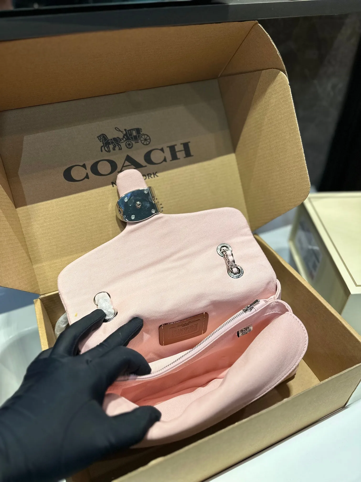 ❤️p195p185❤️ 蔻驰 COACH 新品云朵soft Tabby 酒神 经典永不过时的款式哦！顶级做工！面料采用进口牛仔面料！顶级五金！堪比专柜品质！绝对高端货 尺寸：25*9*18/20*7*10cm