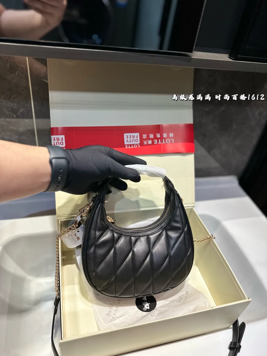 ❤️p155(礼盒包装)❤️ COACH蔻驰carmen腋下包 可以手提,配长肩带可以斜挎 经典也不容易过时 尺寸20×12