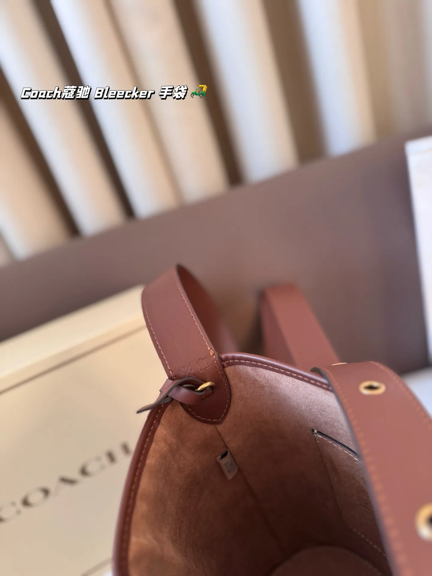 P155 Coach蔻驰｜ Bleecker 手袋 背上 Coach Bleecker手袋超柔软鞣制皮革质感满满简约百搭还什么都能装下 上班通勤也要处处保持时髦愈 尺寸 20*22