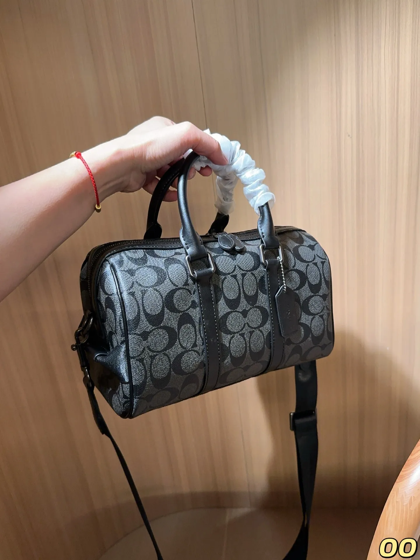 💰165 COACH 蔻驰 Gotham24 系列 手提斜挎包 Duffle波士顿圆桶包 单肩斜挎包 经典Logo搭配原厂工艺材质 采用精湛镶嵌细工，实物拍摄 尺寸28&times;19&times;15 礼盒包装🎁