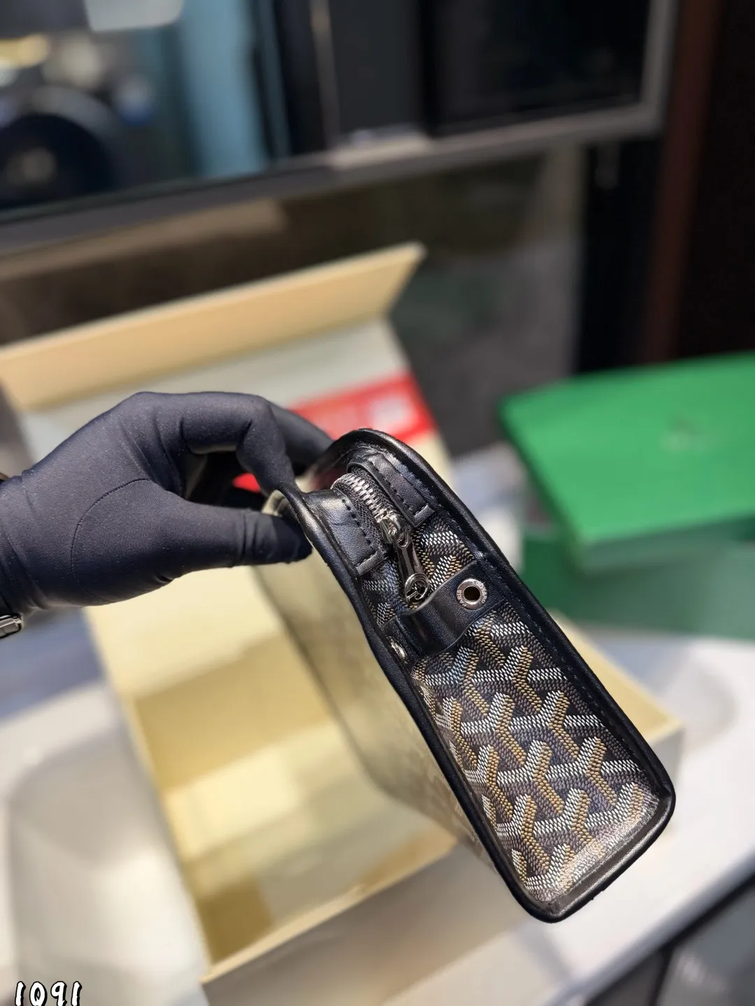 ❤️P125(礼盒包装)❤️ 戈雅 GOYARD 手包男生女生🉑️用!上身效果绝绝子~日常非常好搭配哦~男生女生都可以入手!尺寸:25 19