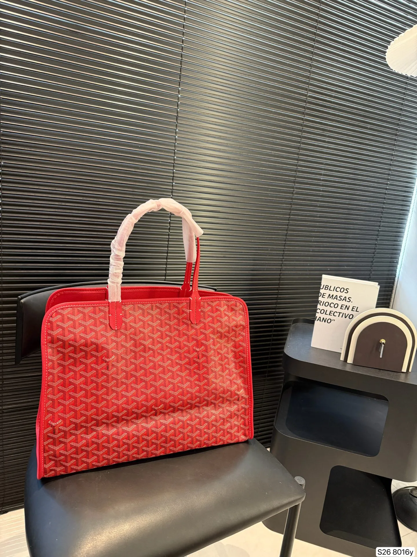 P180 戈雅Goyard Bellechasse 通勤包包王者级别 众手柄长度更长更实用 自重非常轻便能装 这就是 Goyard 包包的魅力 尺寸:41 29 货号8016y