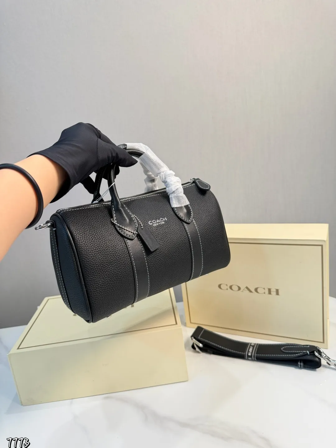 ❤️p160❤️ coach蔻驰枕头包手提包 经典设计 时尚百搭可手提 可斜挎 上身绝美 尺寸25.15cm