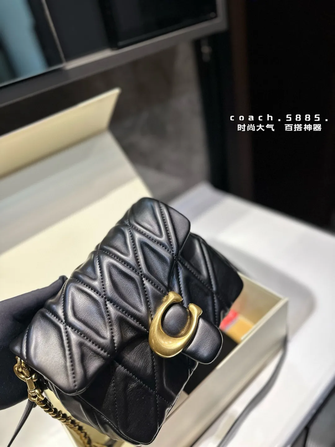 ❤️p200（礼盒包装）❤️ 蔻驰｜COACH8月黑色方胖子｜coach Tabby蔻驰｜COACH 8月新款黑色方胖子｜Square Tabby黑色方胖子来咯 链条拼接皮质是腋下肩带复古水洗羊皮，自重轻便，随意搭配 尺寸20*16