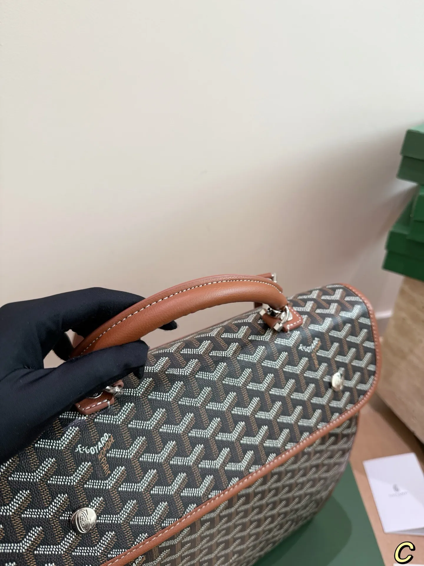 P200 配礼盒🎁 size：33*37cm Goyard 戈雅 双肩包 复古又减龄 容量真的超级大!! 装下笔记本妥妥滴! 男女通用！真的超级划算！