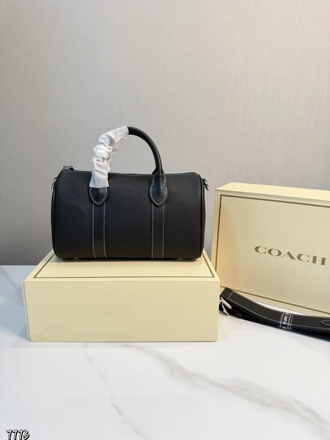 ❤️p160❤️ coach蔻驰枕头包手提包 经典设计 时尚百搭可手提 可斜挎 上身绝美 尺寸25.15cm