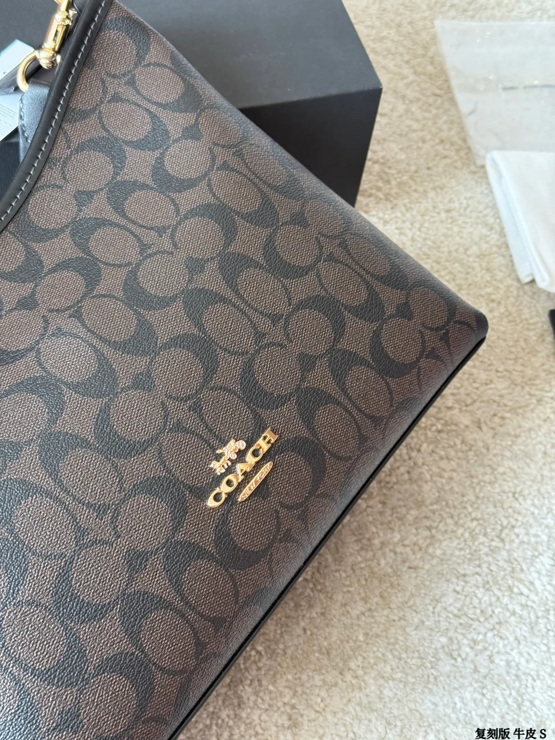 升级版 牛皮 p195 COACH 新品！Laurel 流浪包 蔻驰经典的月亮包，比腋下包容量要大一点 尺寸25cm