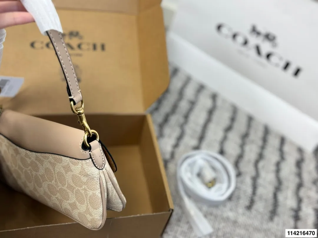 p160 配飞机盒 👏🏿 蔻驰 酒神tabby 配置双肩带 牛皮材质！ size：25.12