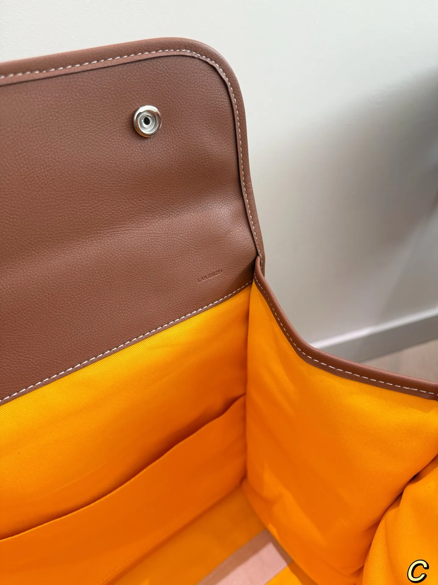 P200 配礼盒🎁 size：33*37cm Goyard 戈雅 双肩包 复古又减龄 容量真的超级大!! 装下笔记本妥妥滴! 男女通用！真的超级划算！