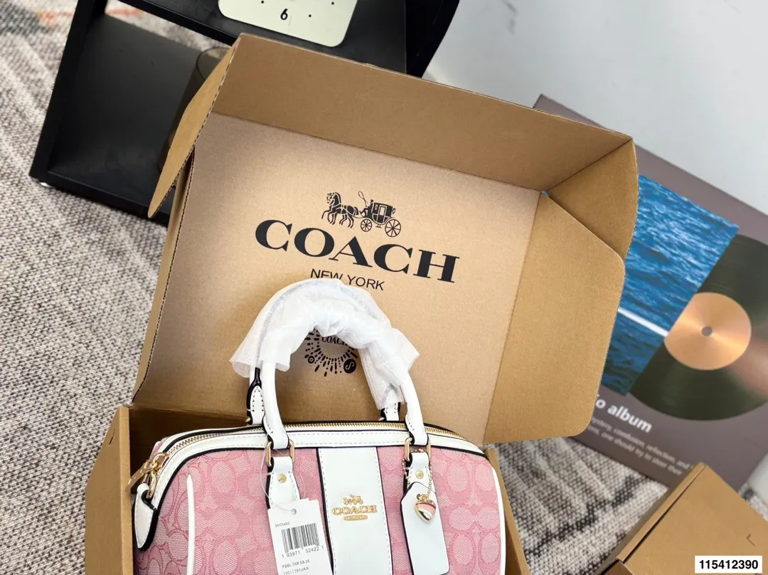 p150飞机盒 coach蔻驰枕头包 时尚百搭容量是真的可 可手提 可斜挎 上身绝美 尺寸 25 16