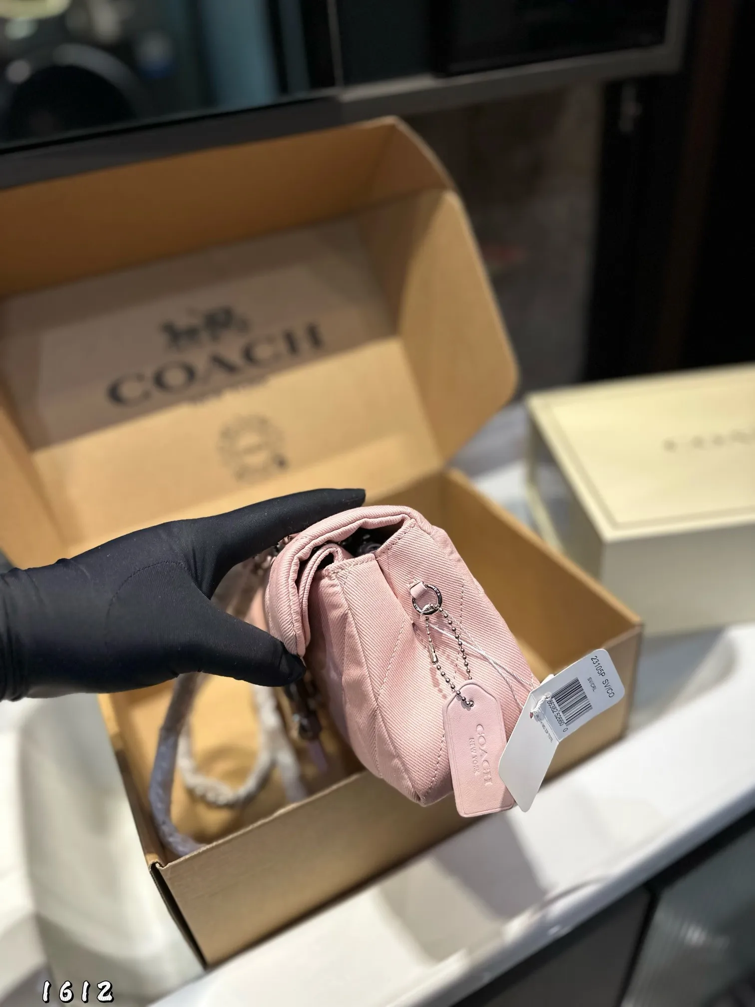 ❤️p195p185❤️ 蔻驰 COACH 新品云朵soft Tabby 酒神 经典永不过时的款式哦！顶级做工！面料采用进口牛仔面料！顶级五金！堪比专柜品质！绝对高端货 尺寸：25*9*18/20*7*10cm