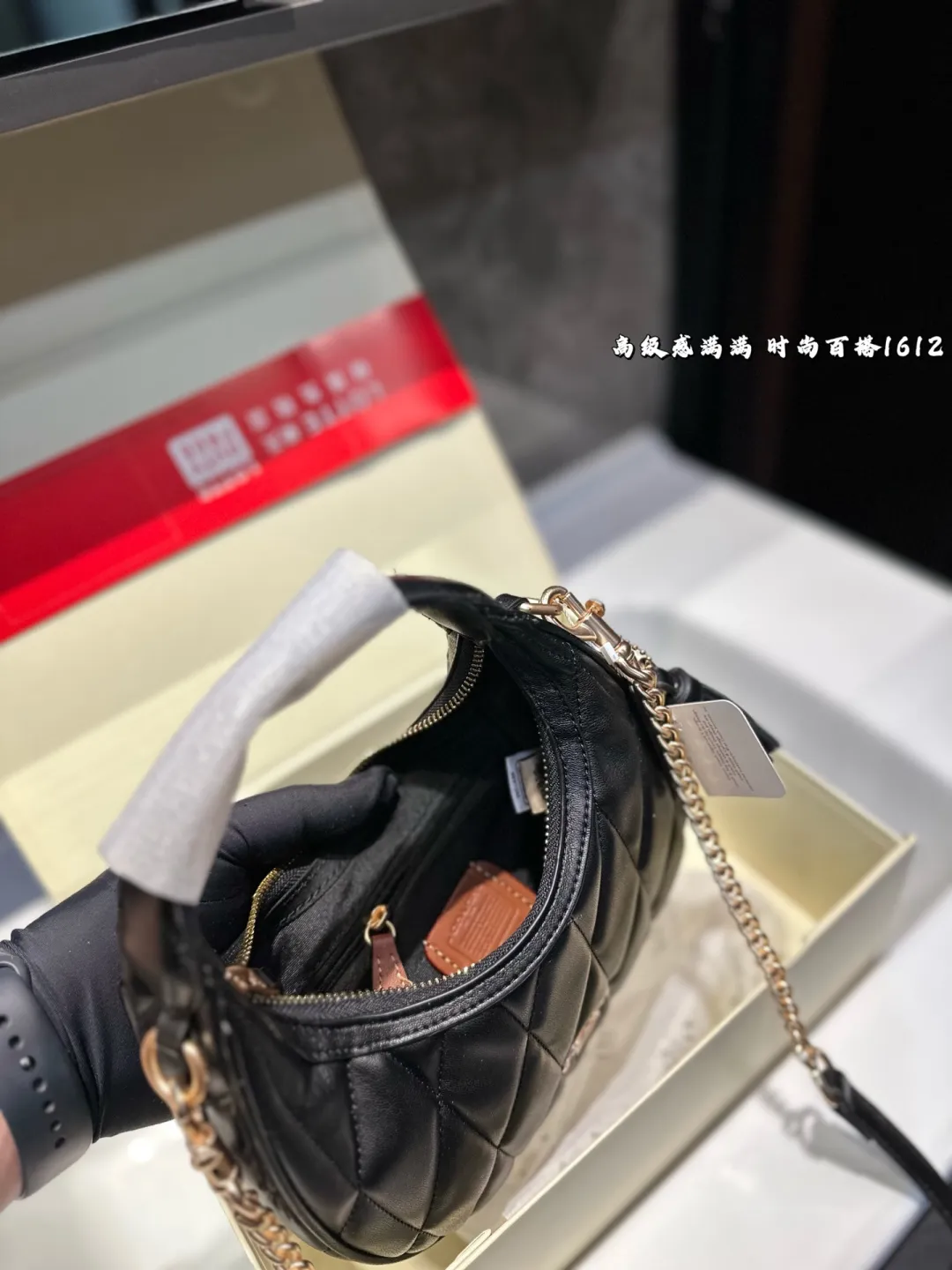 ❤️p155(礼盒包装)❤️ COACH蔻驰carmen腋下包 可以手提,配长肩带可以斜挎 经典也不容易过时 尺寸20×12