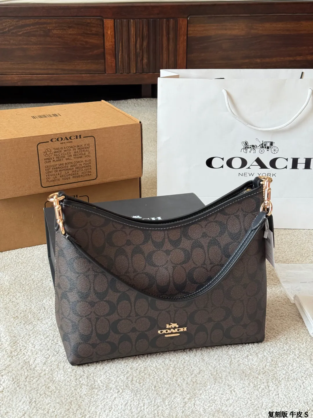 升级版 牛皮 p195 COACH 新品！Laurel 流浪包 蔻驰经典的月亮包，比腋下包容量要大一点 尺寸25cm