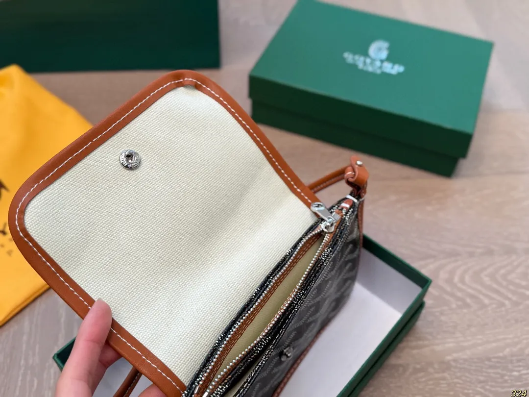 ¥120配盒 戈雅goyard woc小挎包 ootd夏日包包新包包包包我爱这个色 真的超级推荐goyard的包包时髦又实用好多款我都入了不同颜色可见我是真爱 尺寸20 12