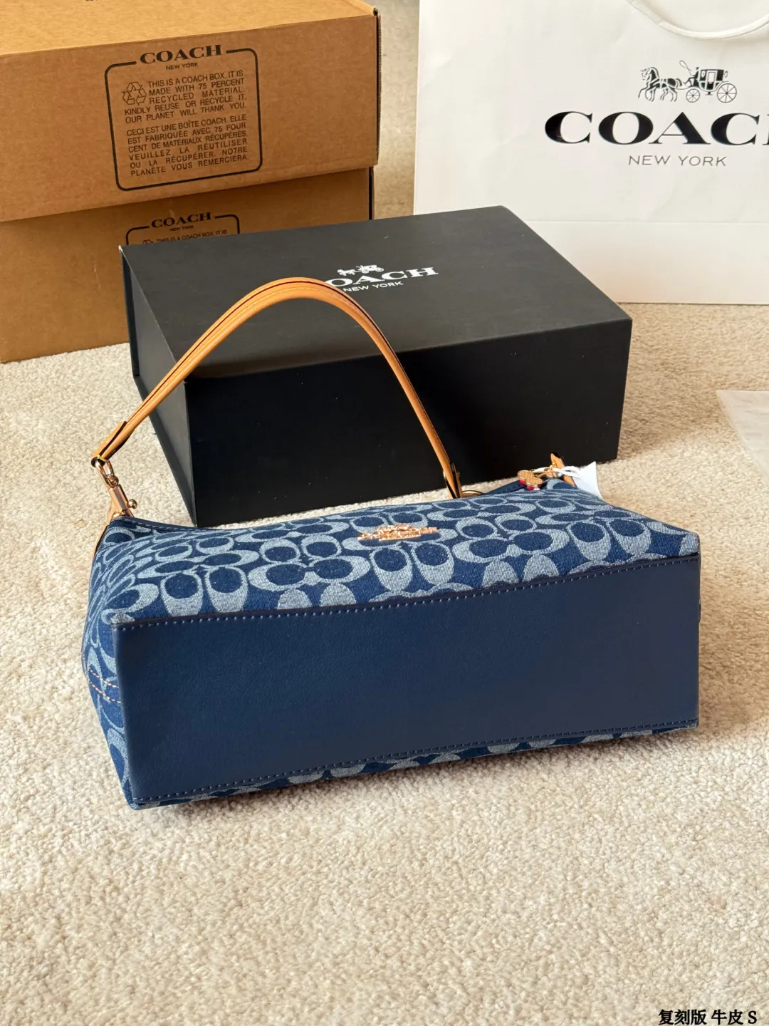 升级版 牛皮 p195 COACH 新品！Laurel 流浪包 蔻驰经典的月亮包，比腋下包容量要大一点 尺寸25cm