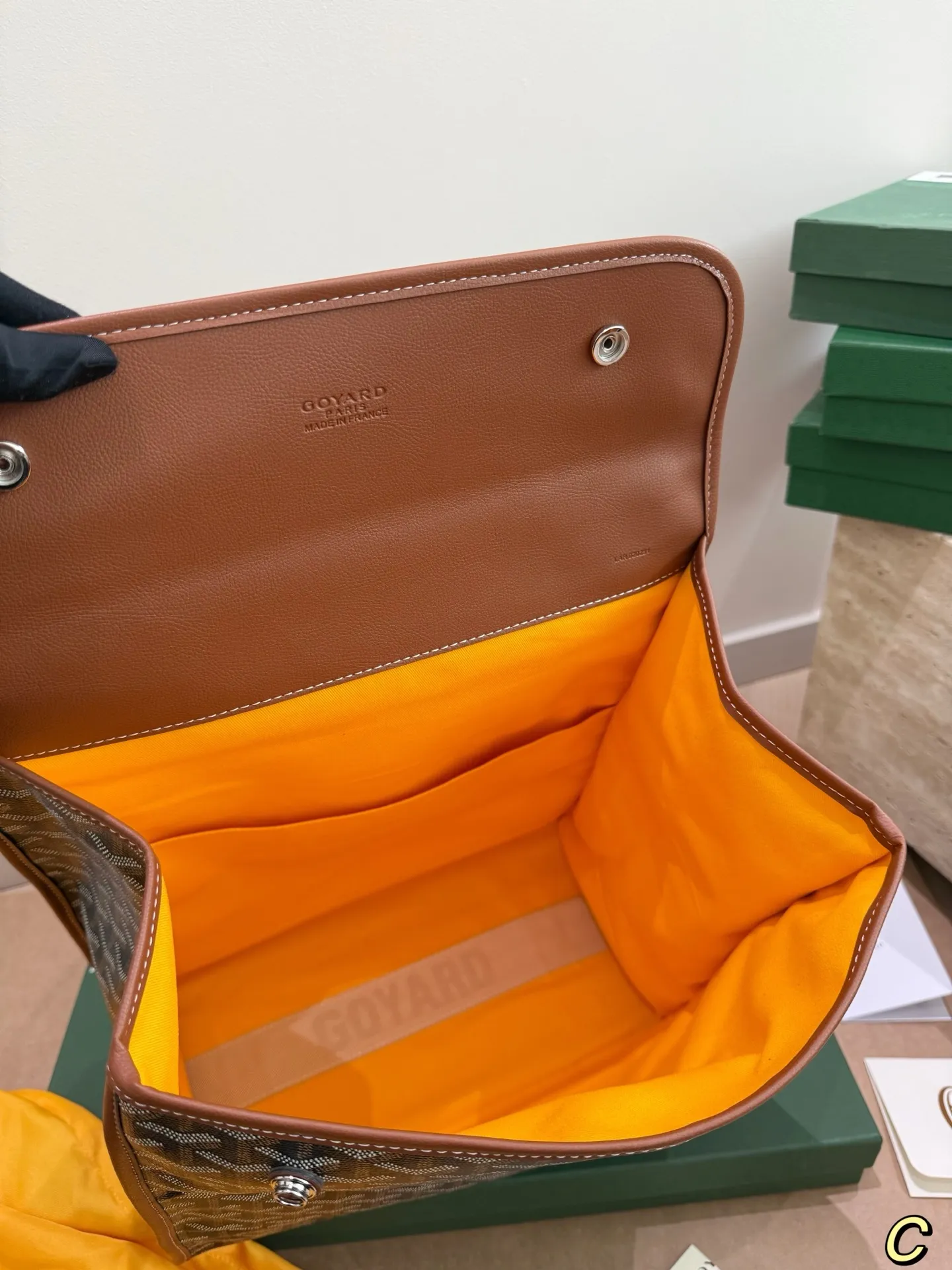 P200 配礼盒🎁 size：33*37cm Goyard 戈雅 双肩包 复古又减龄 容量真的超级大!! 装下笔记本妥妥滴! 男女通用！真的超级划算！