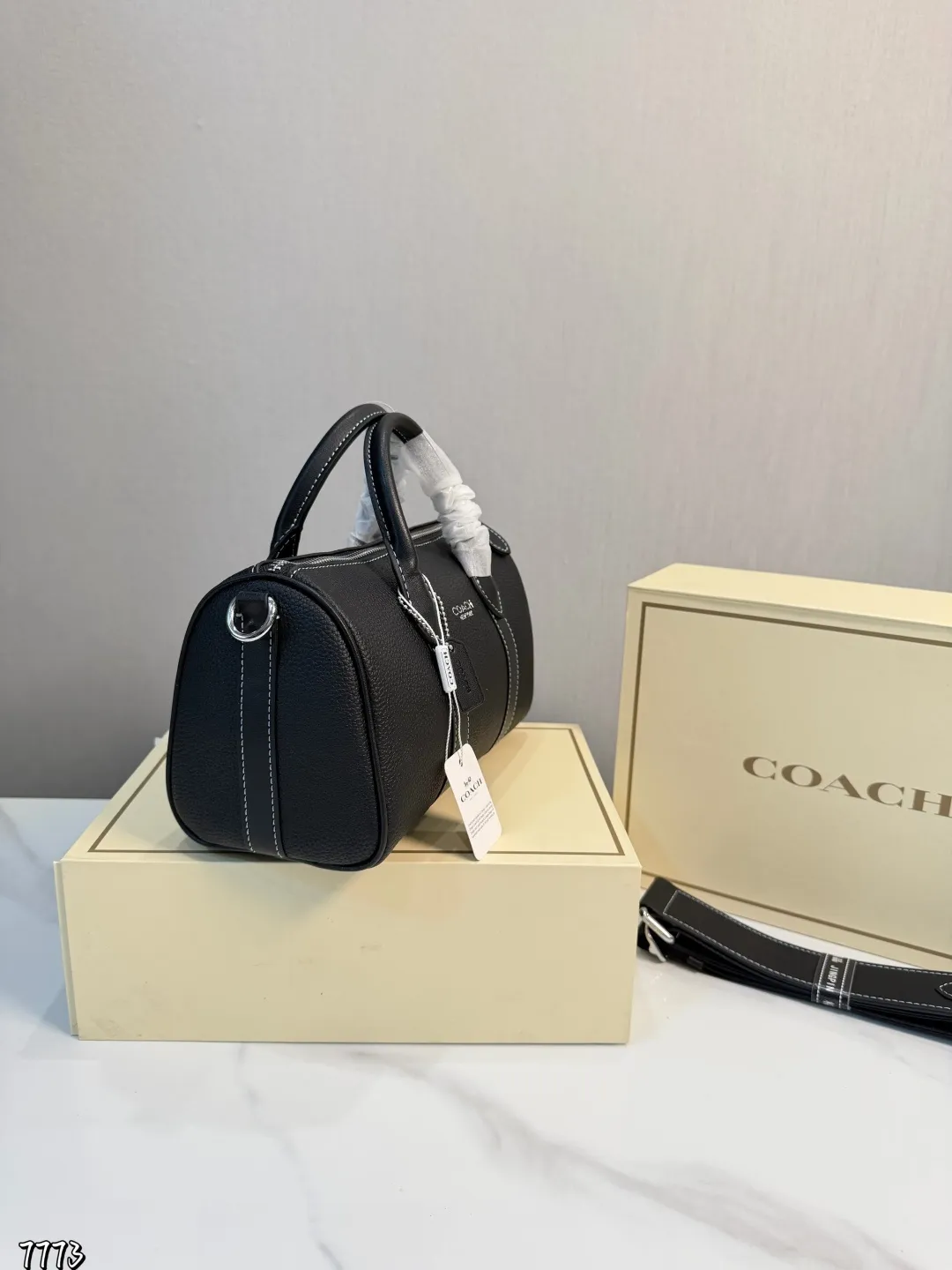 ❤️p160❤️ coach蔻驰枕头包手提包 经典设计 时尚百搭可手提 可斜挎 上身绝美 尺寸25.15cm