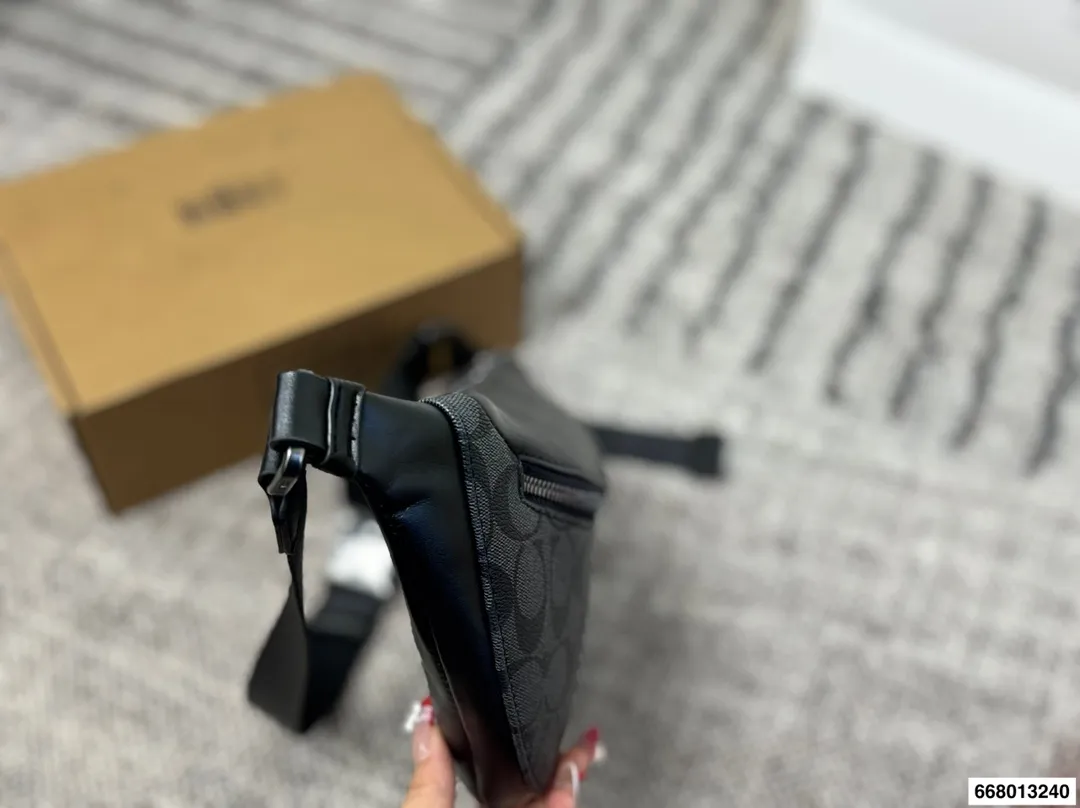 p140 包包推荐| COACH WARREN男士腰包这款男腰包真的是YYDS 潮男怎么搭都非常好看! LV同款但价格超级平价! 尺寸30.16