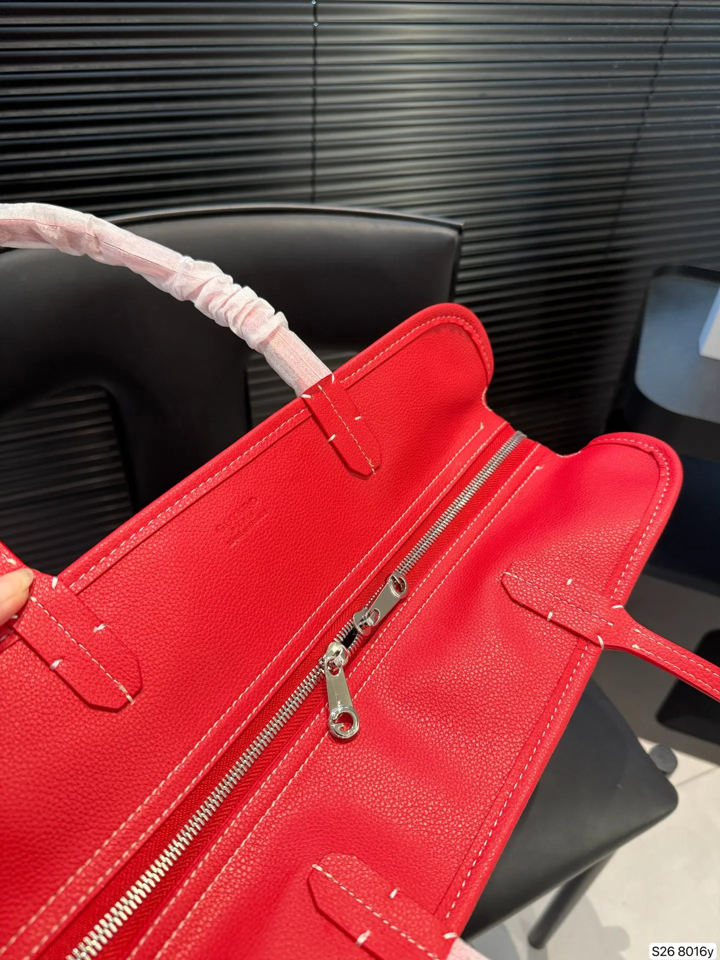 P180 戈雅Goyard Bellechasse 通勤包包王者级别 众手柄长度更长更实用 自重非常轻便能装 这就是 Goyard 包包的魅力 尺寸：41 29 货号8016y