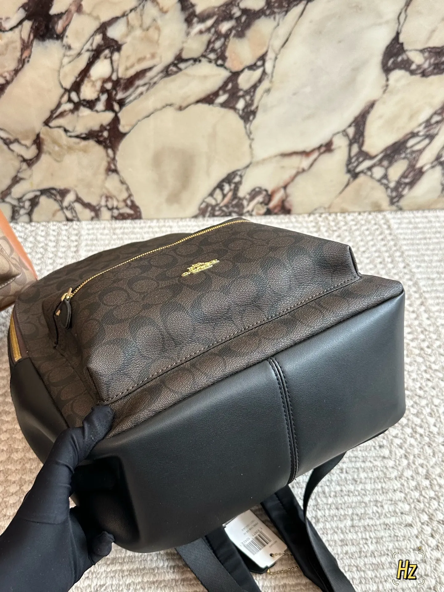 💰180 size：32*41cm C家 双肩包 双拉链/双隔层！ 最经典实用的一款男士双肩包 强烈推荐! ⚠️小长假需要一个它！ 搜索🔍coach 双肩包