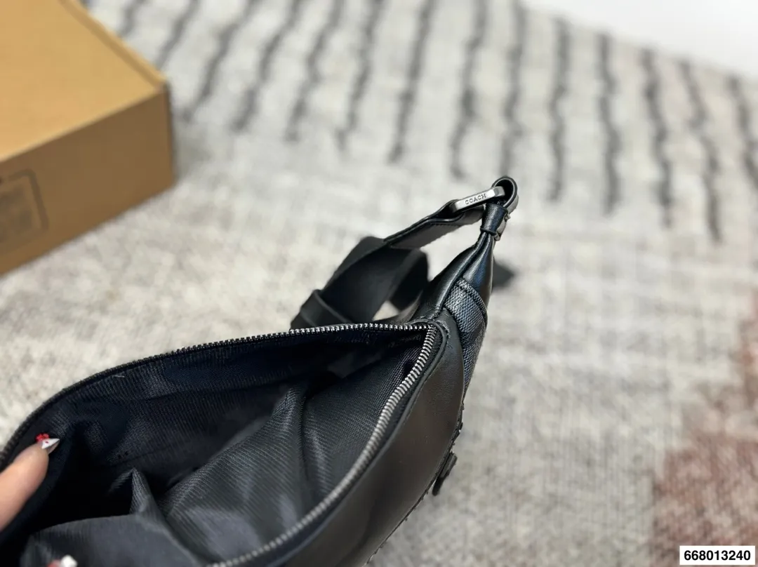 p140 包包推荐| COACH WARREN男士腰包这款男腰包真的是YYDS 潮男怎么搭都非常好看! LV同款但价格超级平价! 尺寸30.16