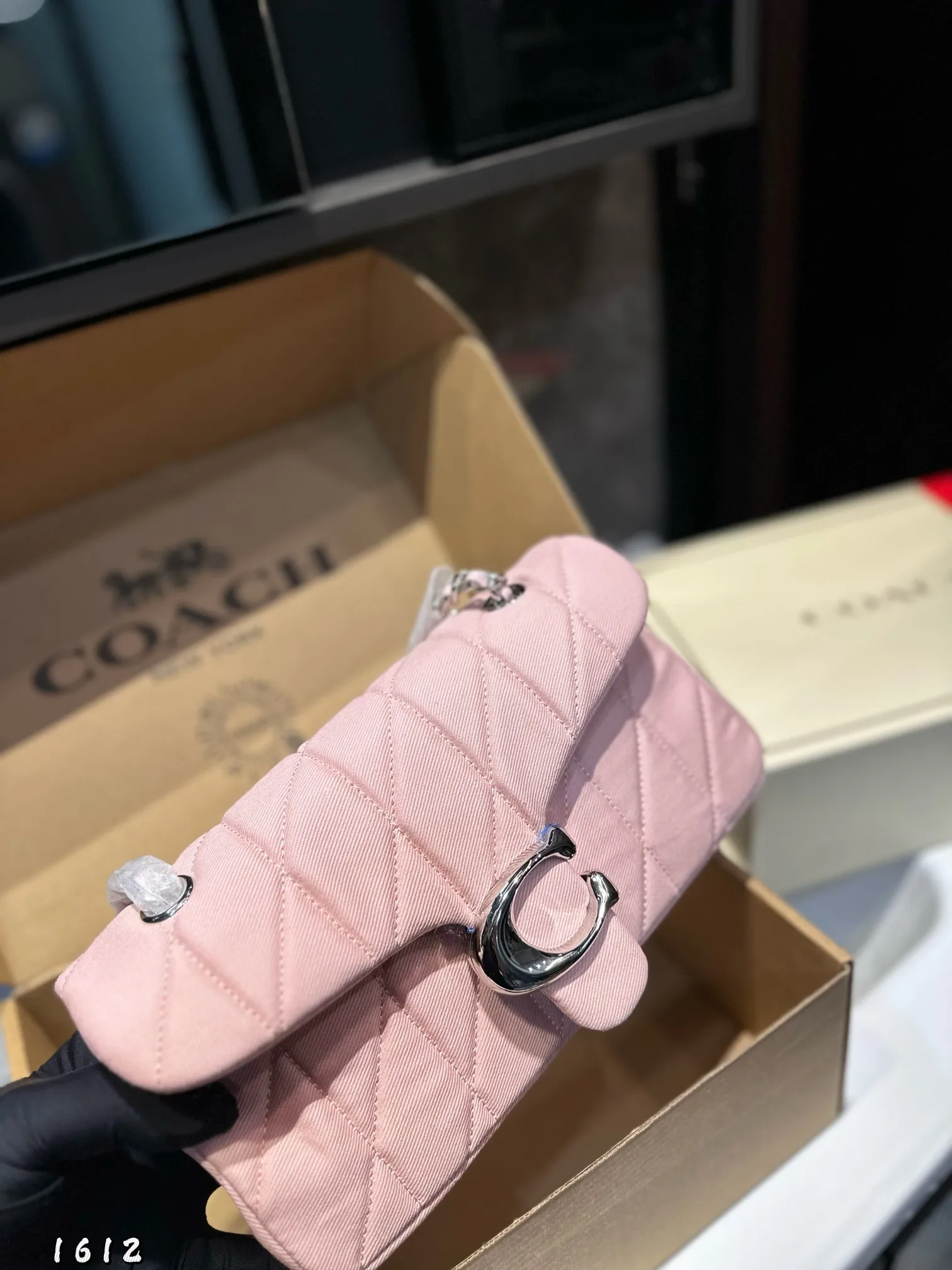 ❤️p195p185❤️ 蔻驰 COACH 新品云朵soft Tabby 酒神 经典永不过时的款式哦!顶级做工!面料采用进口牛仔面料!顶级五金!堪比专柜品质!绝对高端货 尺寸:25*9*18/20*7*10cm