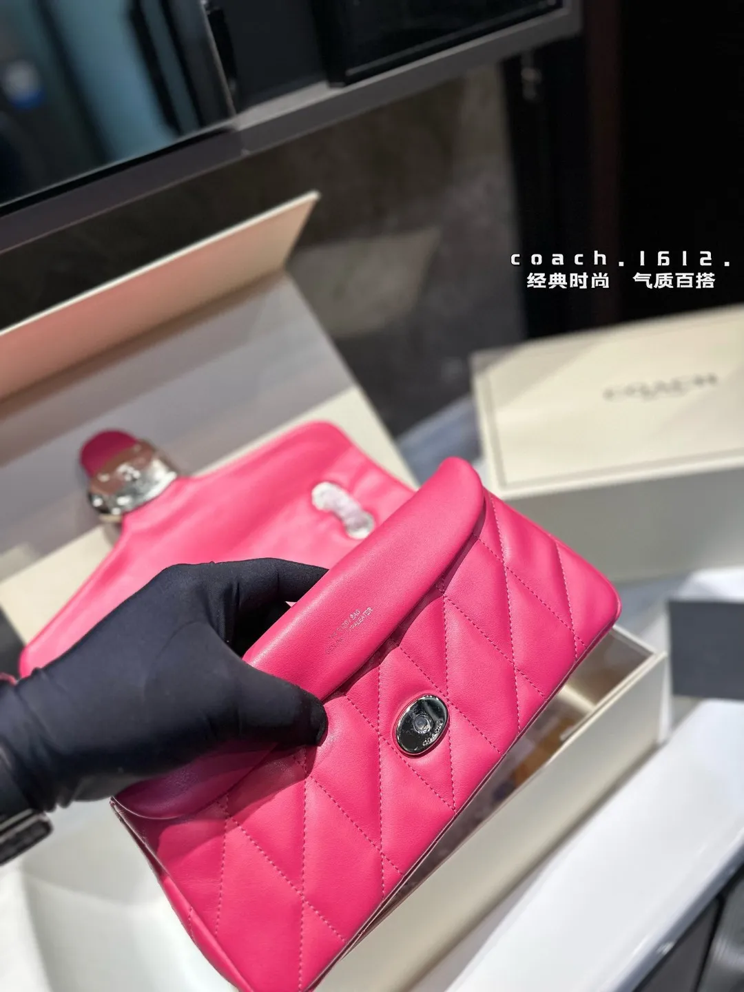 ❤️p185/p170(礼盒包装)❤️ 蔻驰 tabby链条包 百搭经典 精致的一只 真的超级无敌巨可爱 仙气满满 小姐姐日常必入款尺寸26cm/20cm