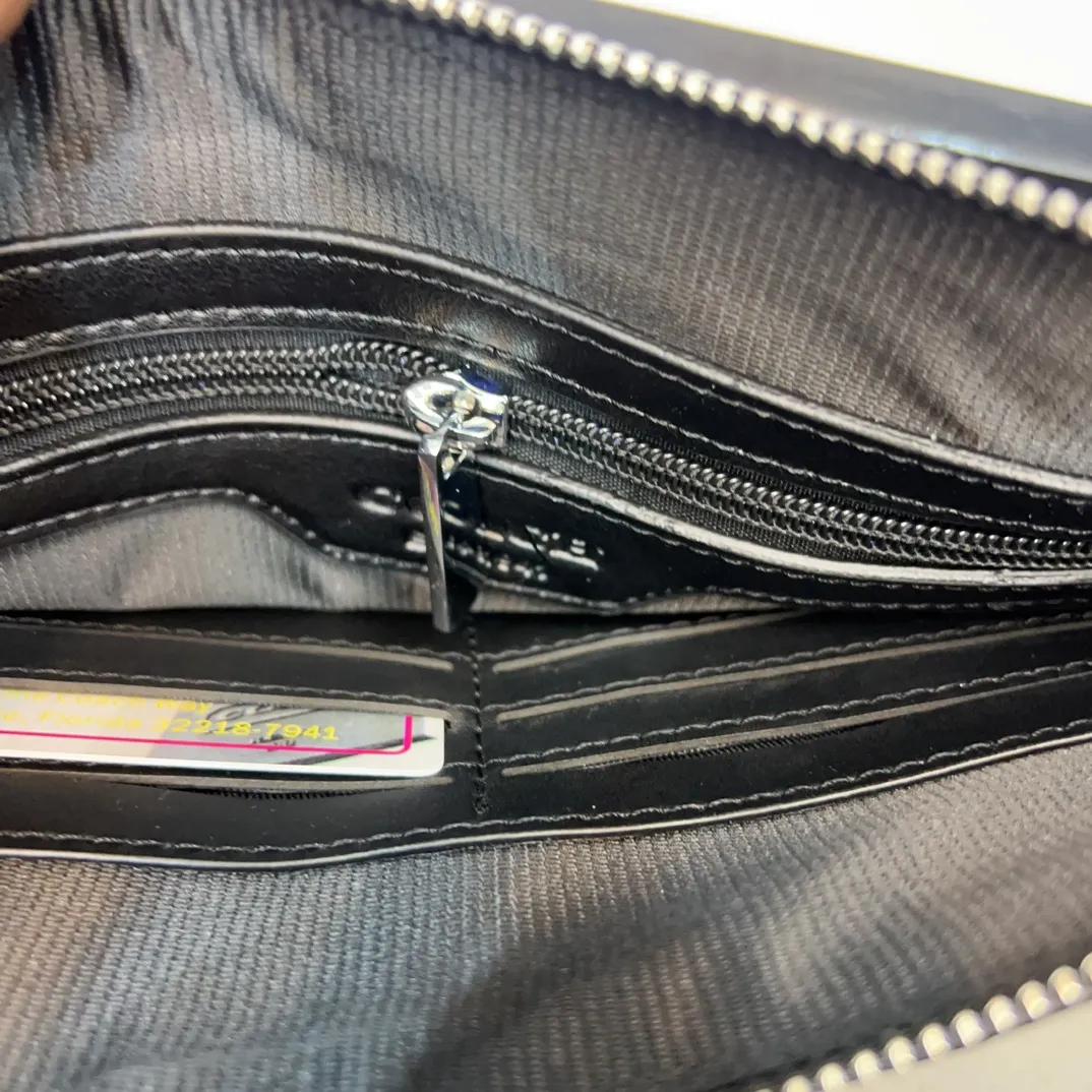 P100 Coach 蔻驰 印花小牛皮手拿包 卡包钱包多功能男包 采用精湛镶嵌细工,实物拍摄 原厂原版面料 配送礼盒 26 x 16 cm。