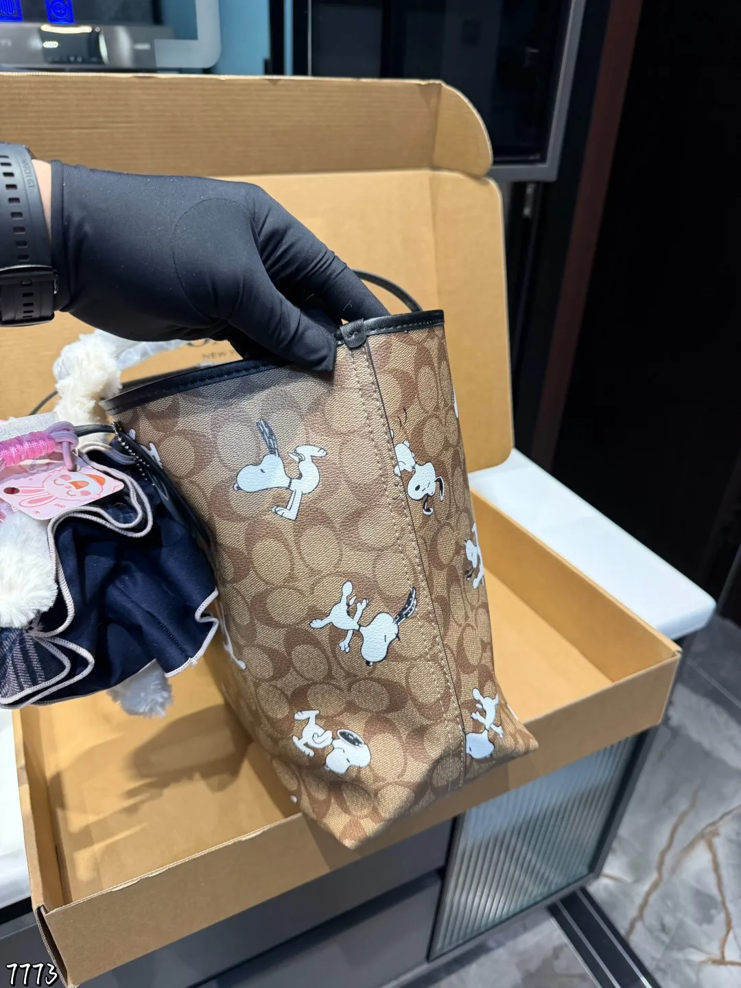 ❤️p175(礼盒包装)❤️ Coach 经典city托特包经典logo购物袋tote包大爆款 分分钟断货!正反两面都好看!毫无违和感!size: 45.28