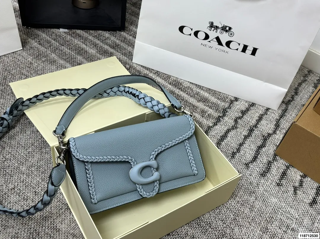 P170 蔻驰COACH Tabby编织酒神包 设计真的是开挂了上身效果绝美 一年四季搭配绝绝子 尺寸26×15配盒