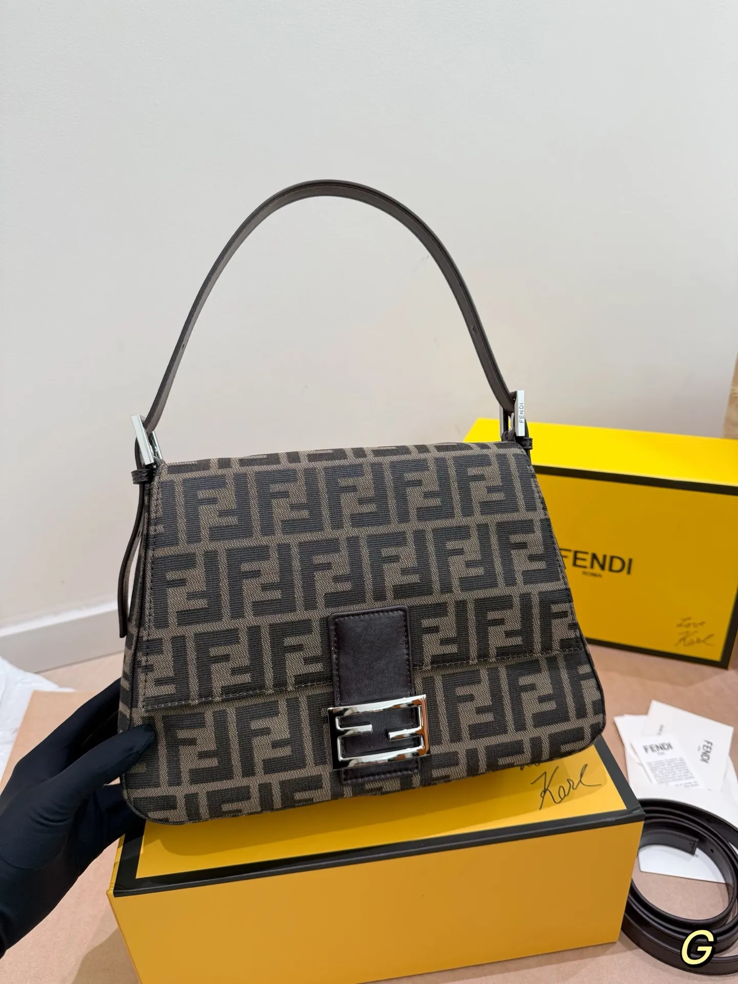 P175 原单 Fendi芬迪大法棍 实在太好看啦 手提斜挎都好看 配折叠礼盒🎁尺寸15.18