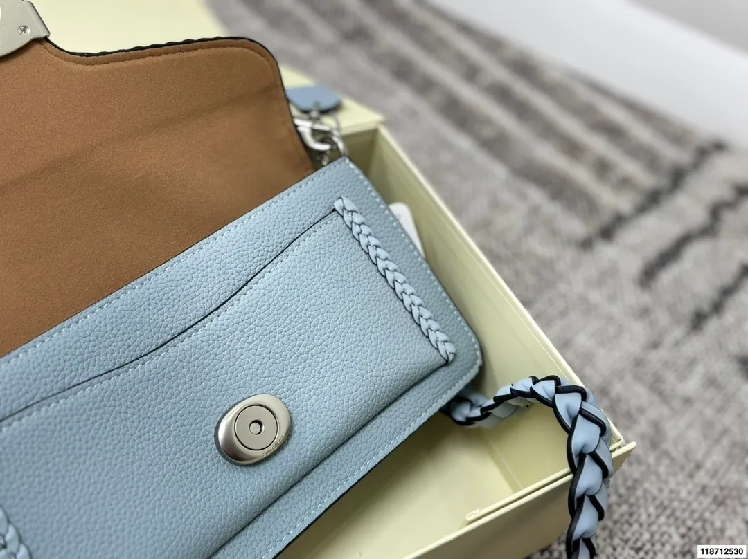 P170 蔻驰COACH Tabby编织酒神包 设计真的是开挂了上身效果绝美 一年四季搭配绝绝子 尺寸26×15配盒