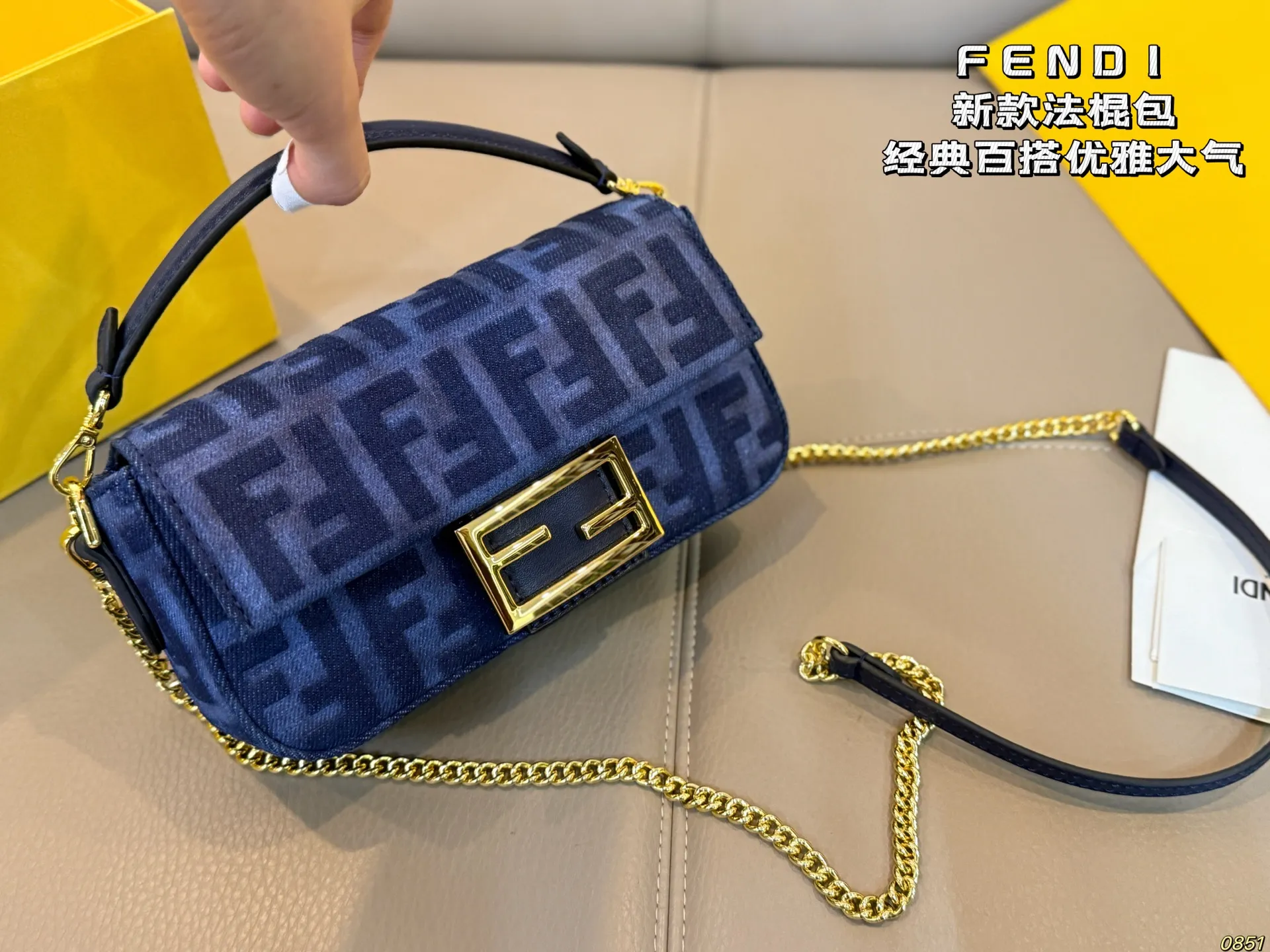 &yen;160/&yen;155 芬迪FENDI 法棍包 拿到手里才能感觉到它的魅力 经典百搭优雅大气 这份质感 小仙女们值得拥有 尺寸26 15/20 11