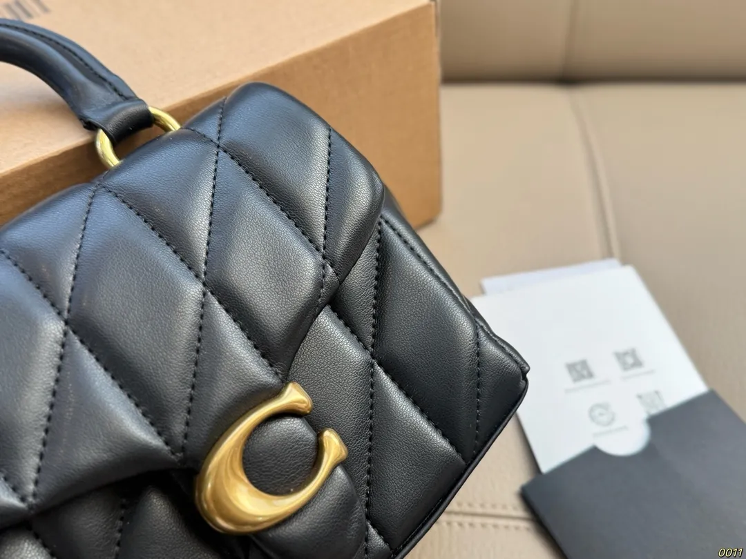 ¥150飞机盒 蔻驰COACH方胖子 coach Tabby 自重轻便,随意搭配 尺寸18 13