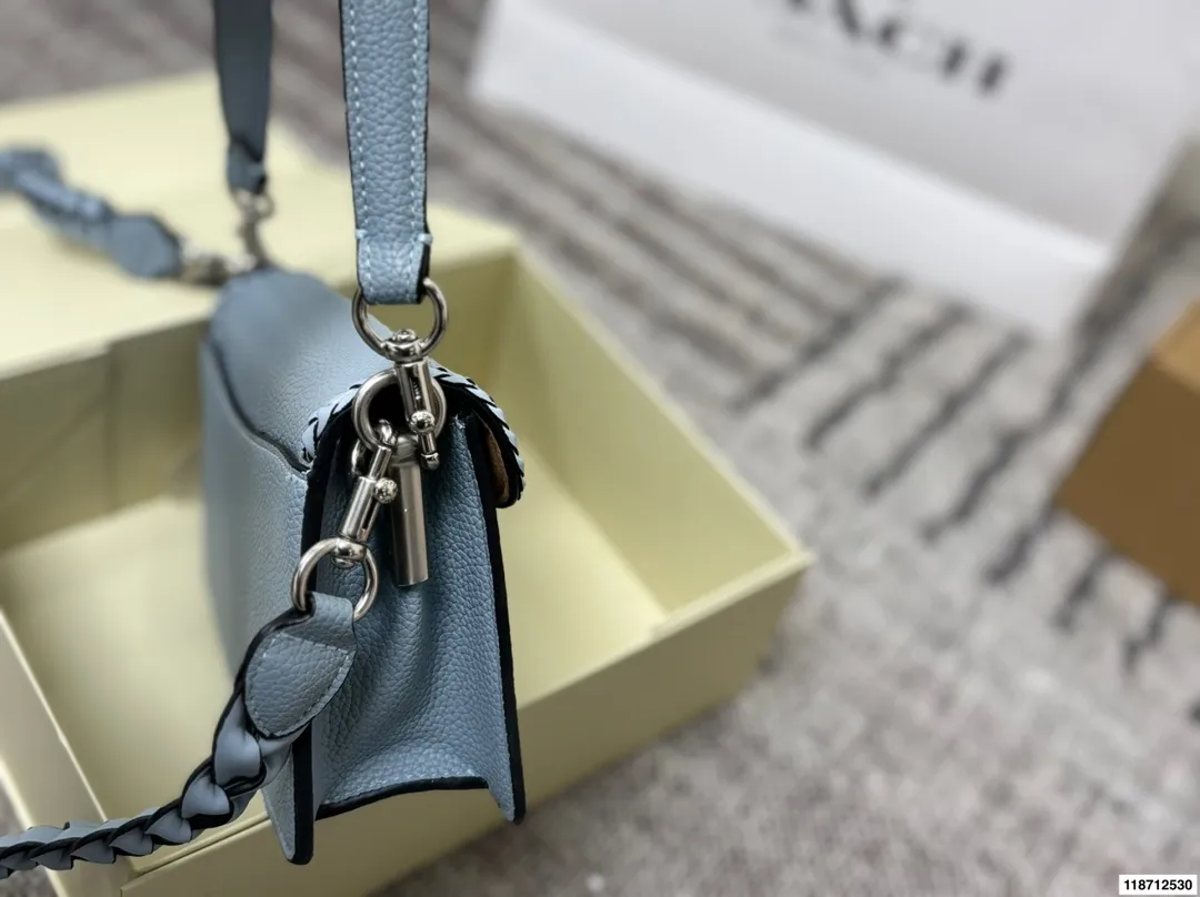 P170 蔻驰COACH Tabby编织酒神包 设计真的是开挂了上身效果绝美 一年四季搭配绝绝子 尺寸26×15配盒