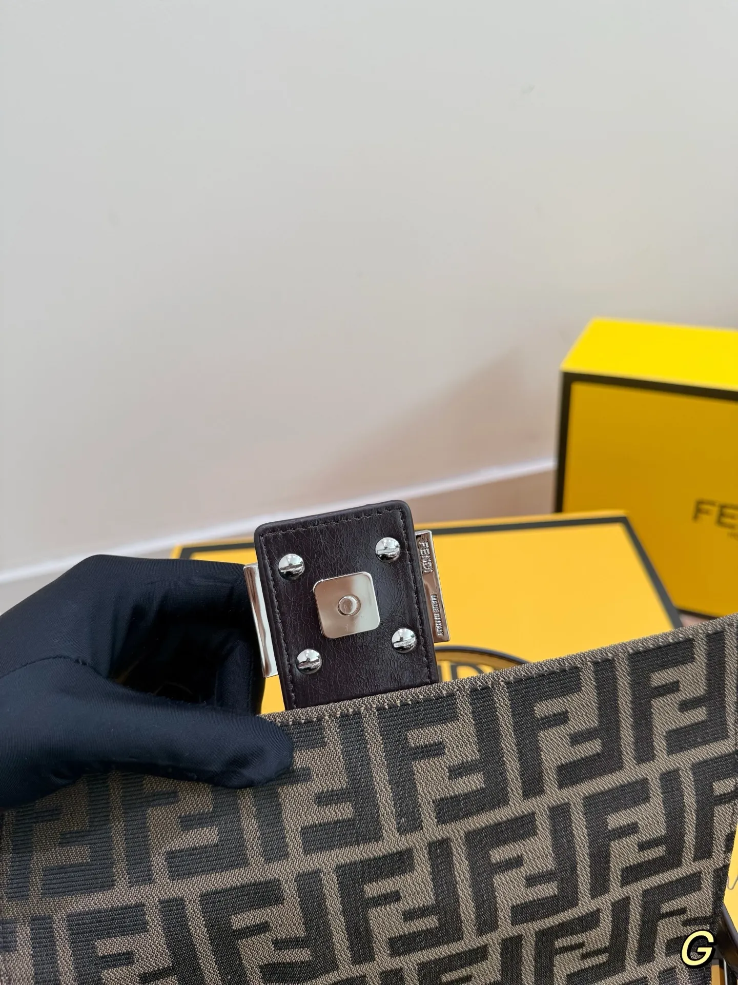 P175 原单 Fendi芬迪大法棍 实在太好看啦 手提斜挎都好看 配折叠礼盒🎁尺寸15.18