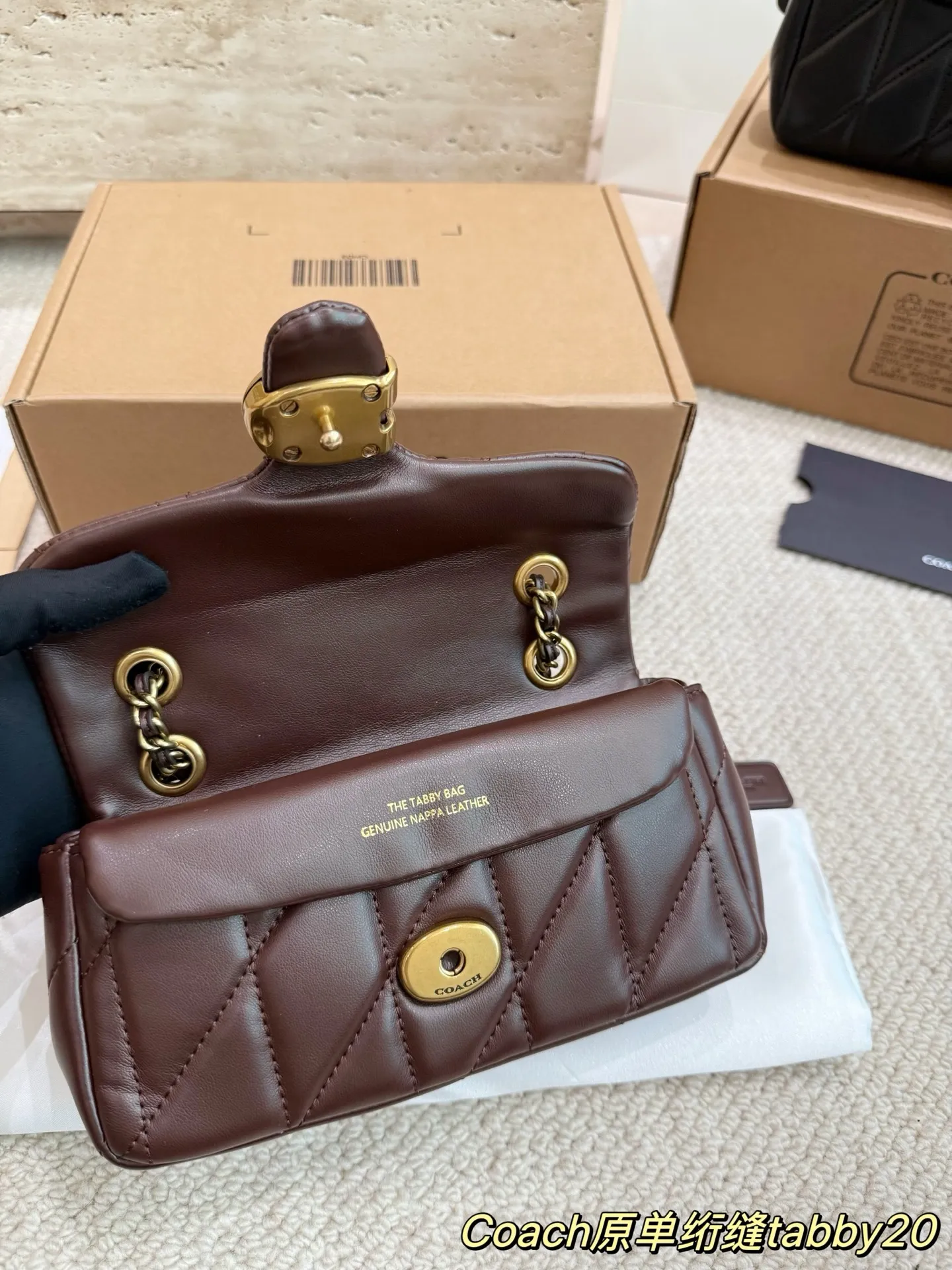 P190 原版品质 小号尺寸20.9配礼盒🎁 蔻驰酒神新品 Quilted Tabby 链条版 Tabby 这你能忍住？？ 满满的小细节