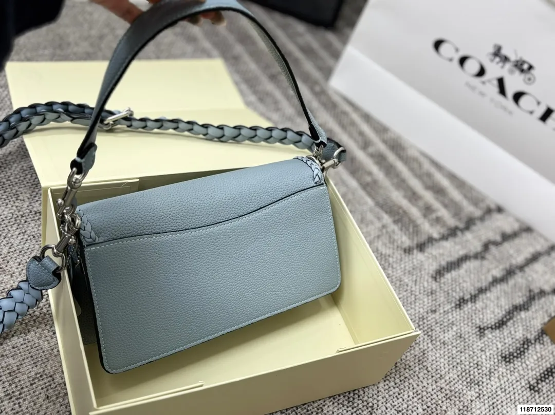 P170 蔻驰COACH Tabby编织酒神包 设计真的是开挂了上身效果绝美 一年四季搭配绝绝子 尺寸26×15配盒