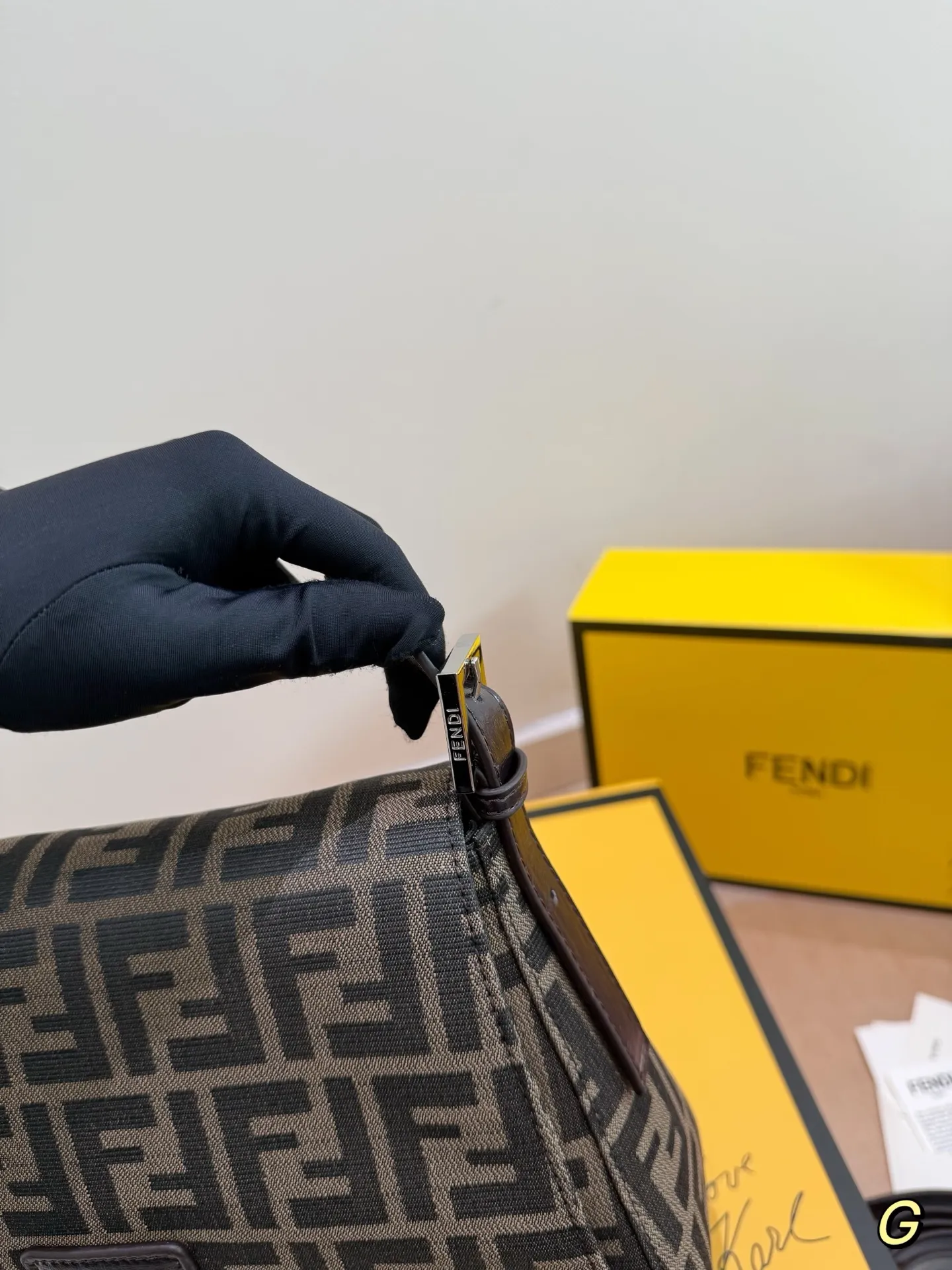 P175 原单 Fendi芬迪大法棍 实在太好看啦 手提斜挎都好看 配折叠礼盒🎁尺寸15.18