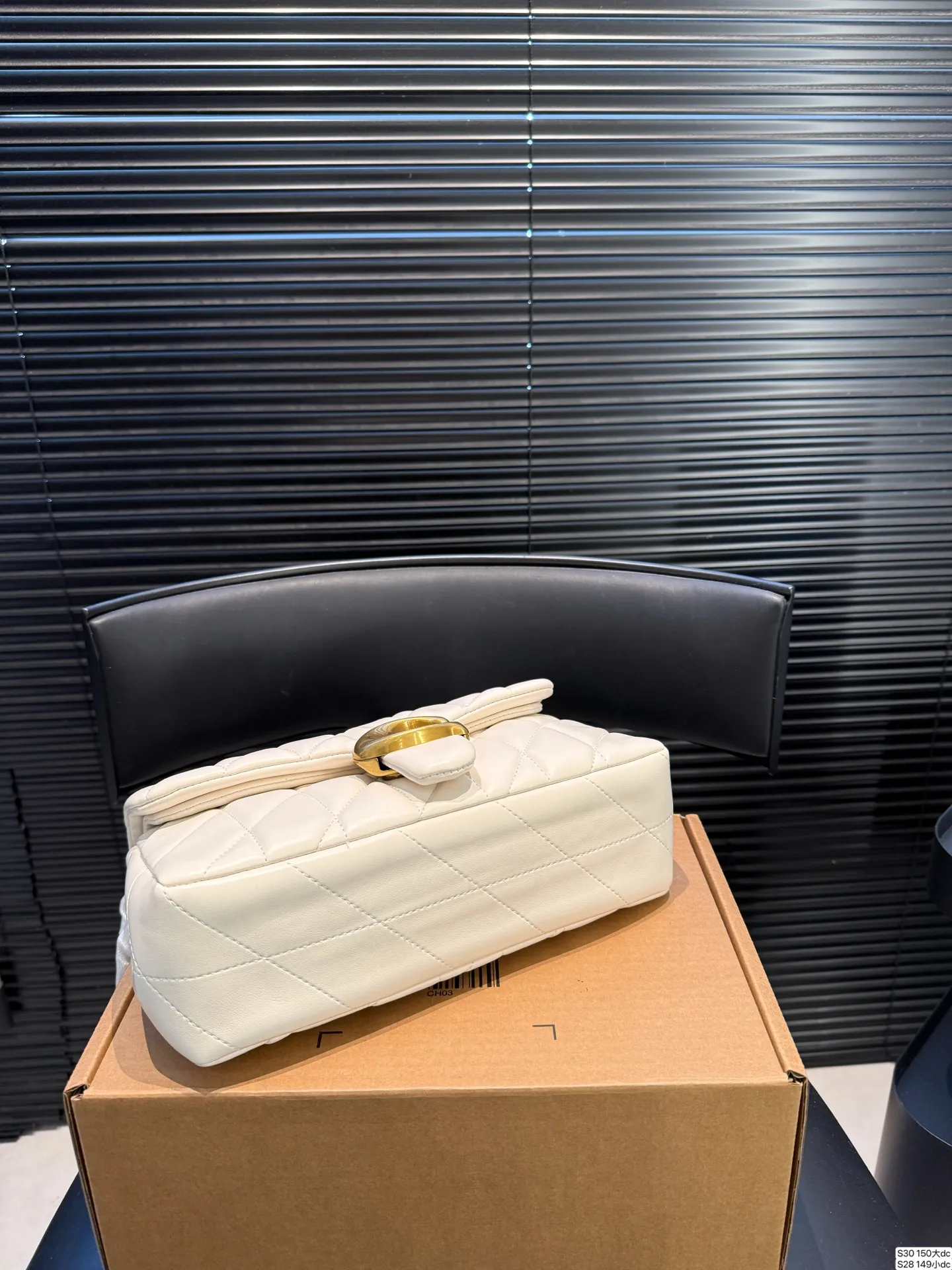 大P200 小P190 配飞机盒 百搭神器&mdash;tabby 蔻驰酒神新品 Quilted Tabby 链条版Tabby 这你能忍住?? 满满的小细节&hellip; 尺寸大号 26 13 小号20 10 货号大150 小149